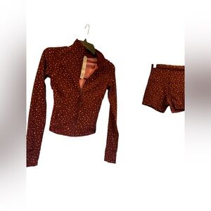 NWT Lululemon define cropped & shorts set HEART SCATTER DOT BURGUNDY Size 2